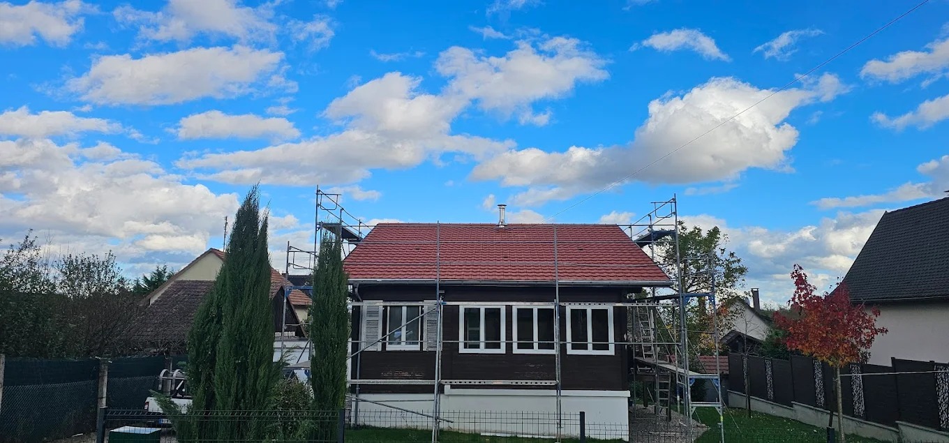 Rénovation toiture complète, tuiles rouges neuves, Haut-Rhin